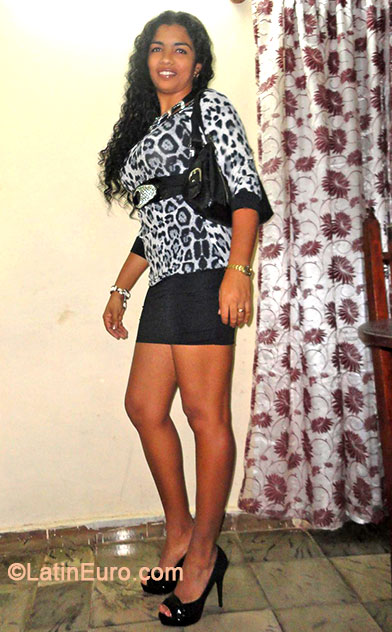 Date this hot Cuba girl Yuli from Las Tunas CU49