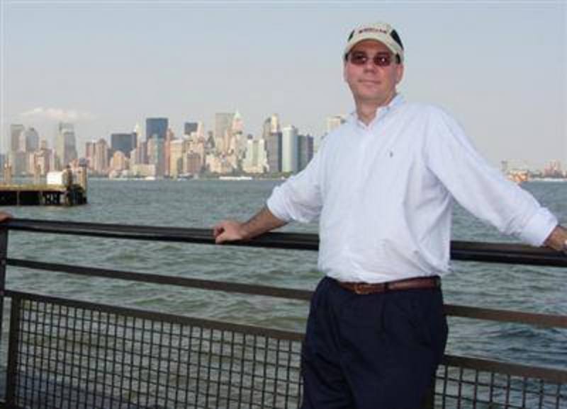 Date this happy United Kingdom man John from Bromley GB750