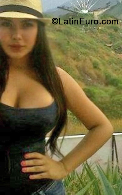 Date this delightful Colombia girl Laura from Bucaramanga CO15181