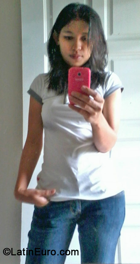 Date this happy Philippines girl Joyce from Zamboanga City PH642