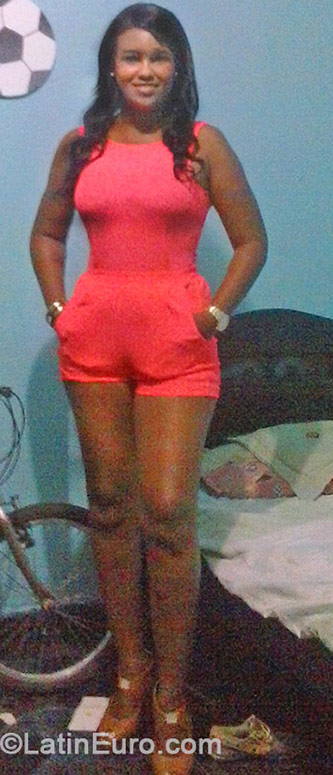 Date this good-looking Colombia girl Amelia from Cartagena CO15216