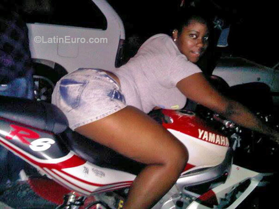 Date this voluptuous Jamaica girl Amanda from Montego Bay JM1682