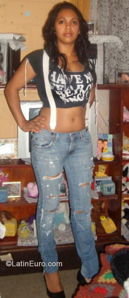 Date this beautiful El Salvador girl Rocio from San Salvador SV76