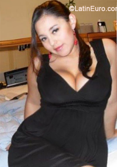 Date this good-looking Colombia girl Carolina from Bogota CO15241
