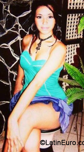 Date this athletic Bolivia girl Mel from Santa Cruz BO20