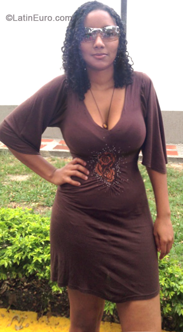 Date this foxy Colombia girl Amalfi from Cali CO17106