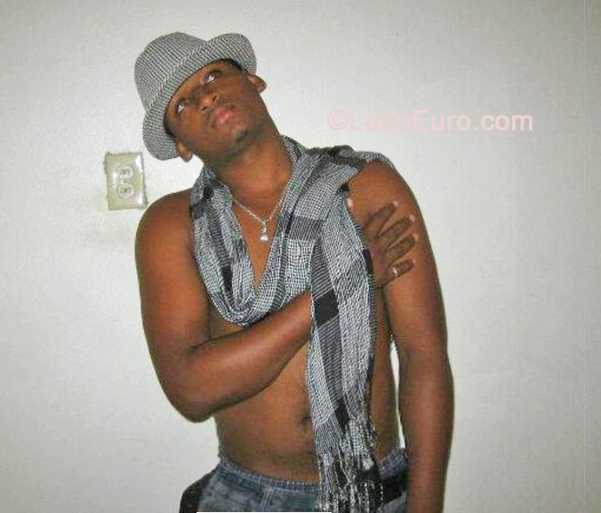 Date this passionate Dominican Republic man Luis from Santo Domingo DO19190