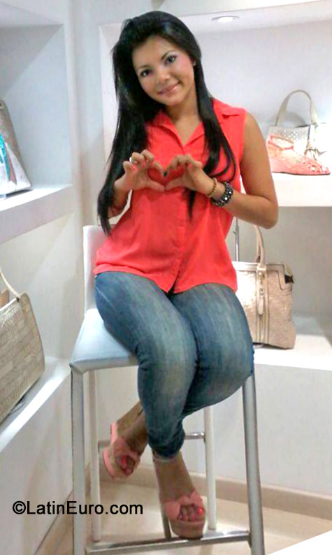 Date this cute Colombia girl Yesenia from Bucaramanga CO15318