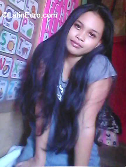 Date this sensual Philippines girl Recy from Manila PH649