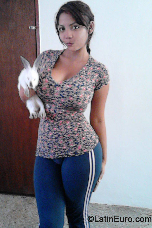 Date this pretty Venezuela girl Maria angel from Barquisimeto VE250