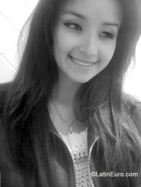 Date this georgeous Colombia girl Guisell from Bogota CO15334