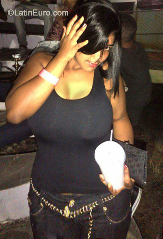 Date this happy Dominican Republic girl Katherine from San Francisco DO19246