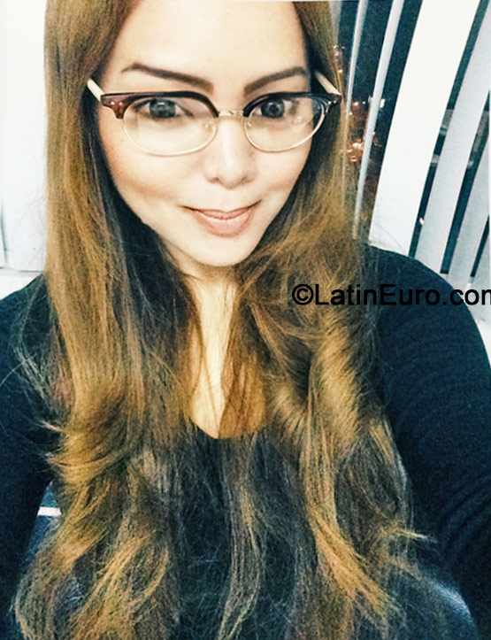 Date this gorgeous Philippines girl Peachie from Manila PH651