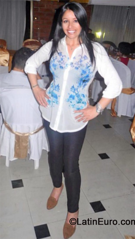 Date this nice looking Colombia girl Claudia from Bogota CO15373