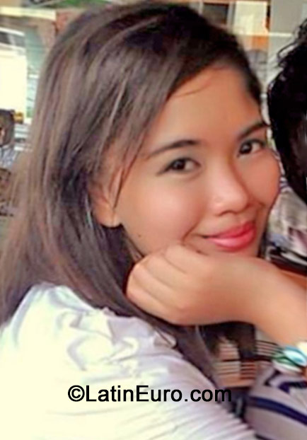 Date this passionate Philippines girl Mariel from Manila PH656