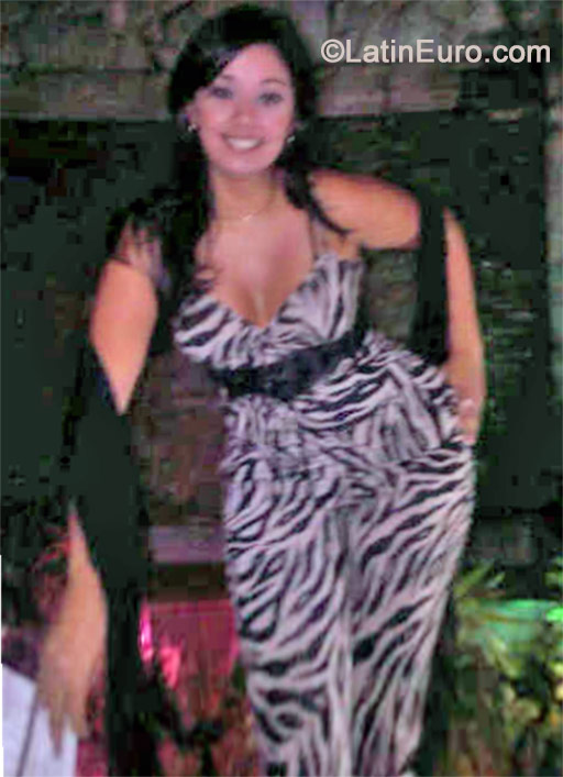 Date this sensual Venezuela girl Yamileth from Caracas VE276