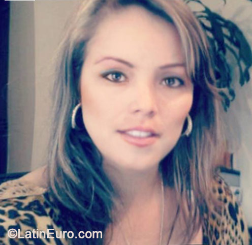 Date this tall Colombia girl Daisy from Bogota CO15406