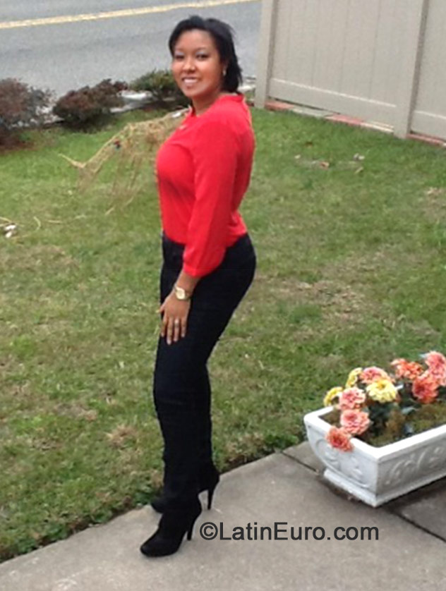 Date this hot United States girl Rossanna from Philadelphia DO19340