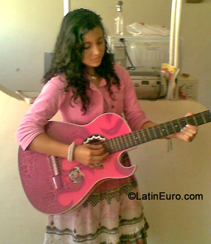 Date this beautiful Colombia girl Paula from Bogota CO18156