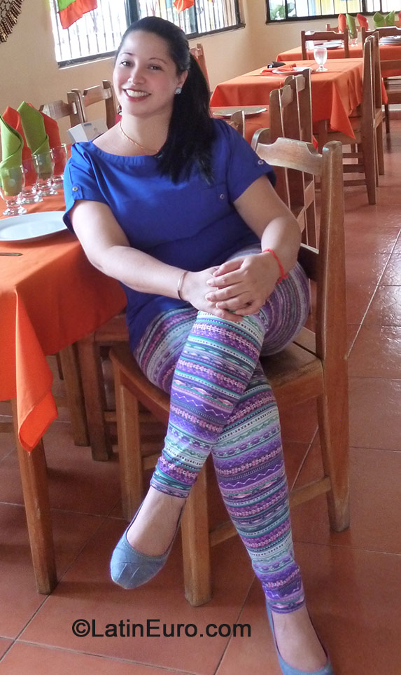 Date this good-looking Panama girl Yari from Panama City PA437