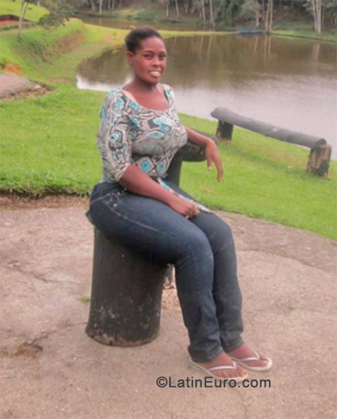 Date this nice looking Colombia girl Lissete from Cali CO15523