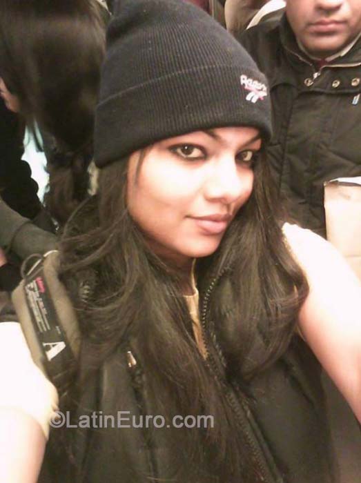 Date this delightful India girl Priya from Pune IN257