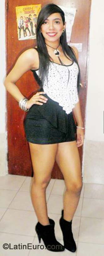 Date this georgeous Colombia girl Karoline from Barranquilla CO15673