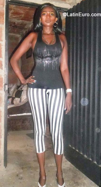 Date this pretty Colombia girl Flaca from Cali CO25383