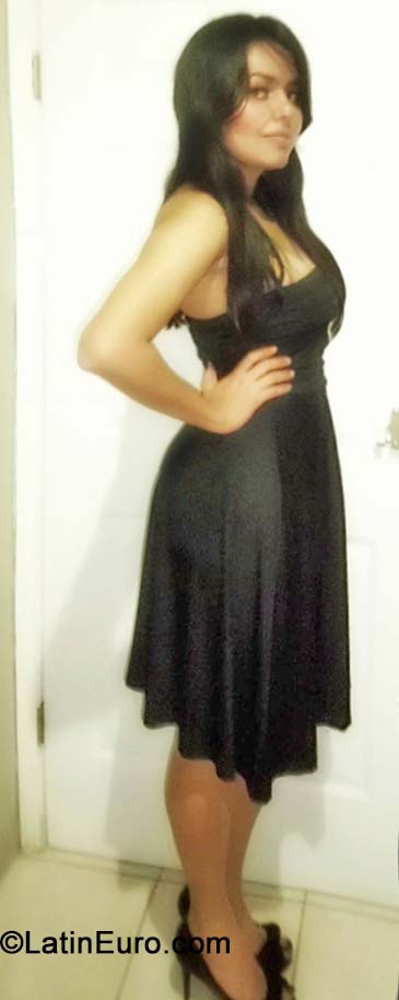 Date this pretty Honduras girl Vale from San Perdo Sula HN1139