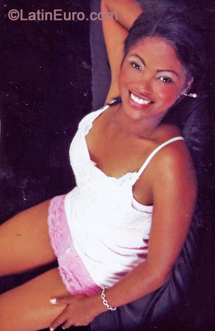 Date this georgeous Germany girl Mayleni from Euskirchen DO19699