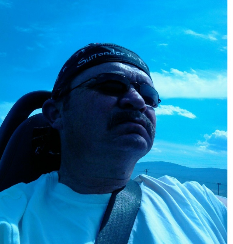 Date this athletic United States man Alone from  US15263