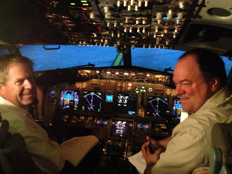 Date this nice looking United States man Piloto from San Francisco US15279