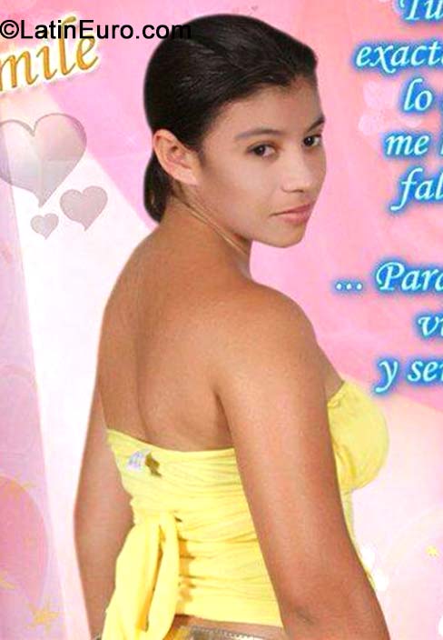 Date this lovely Colombia girl Yamile from Bogota CO15822