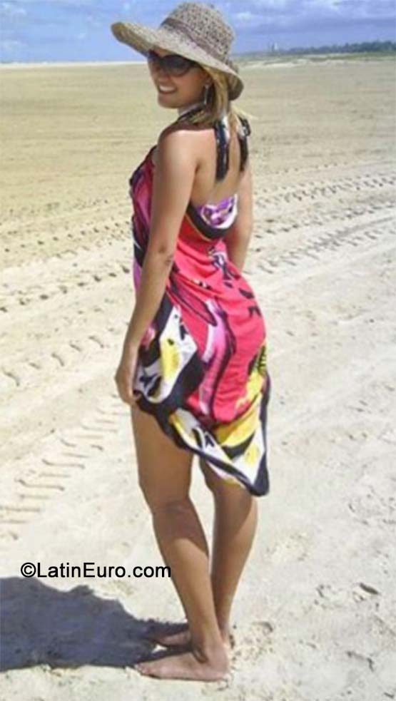 Date this fun Brazil girl FanieAraujo from Aracaju BR8945