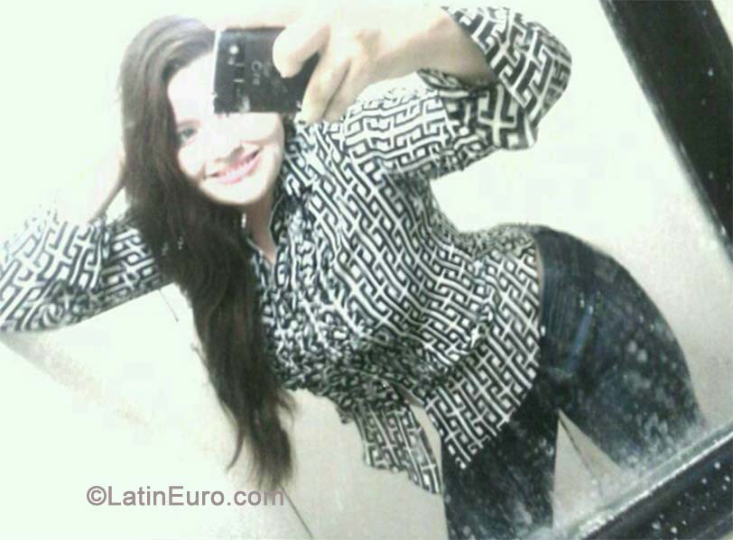 Date this happy Mexico girl Scarlett from Culiacan MX1310