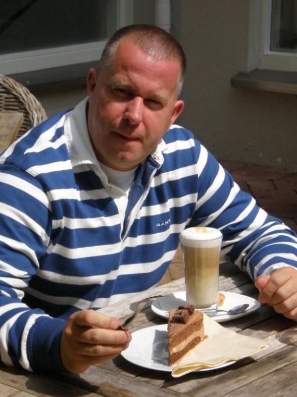 Date this good-looking Canada man Stelov40 from Montreal CA624