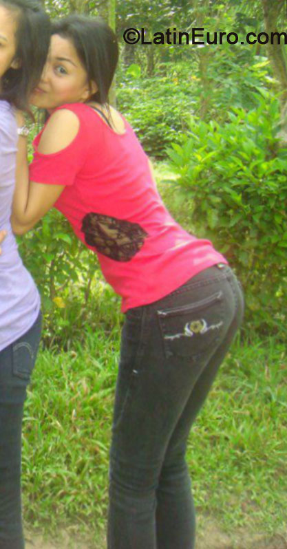 Date this voluptuous Philippines girl Kaycie from Manila PH674