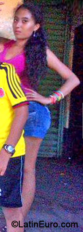 Date this passionate Colombia girl Carolina from Bogota CO15925