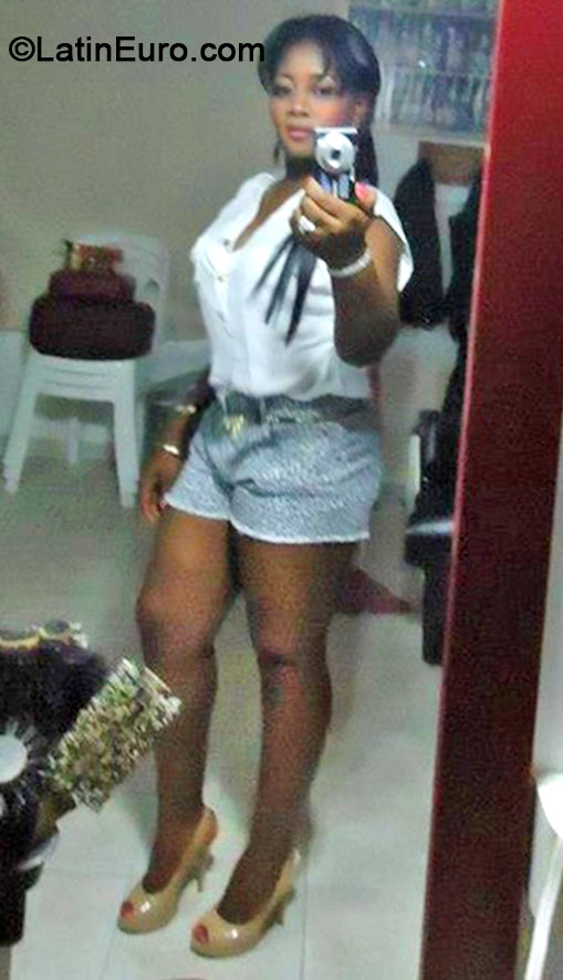 Date this passionate Colombia girl Yesenia from Barranquilla CO15938