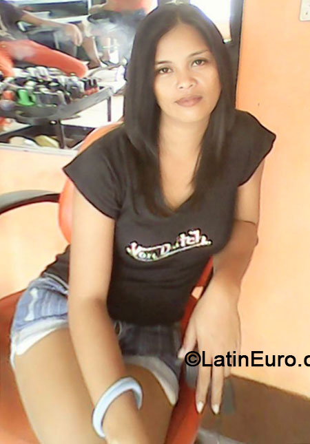 Date this young Philippines girl Andrea from Pasig City PH677