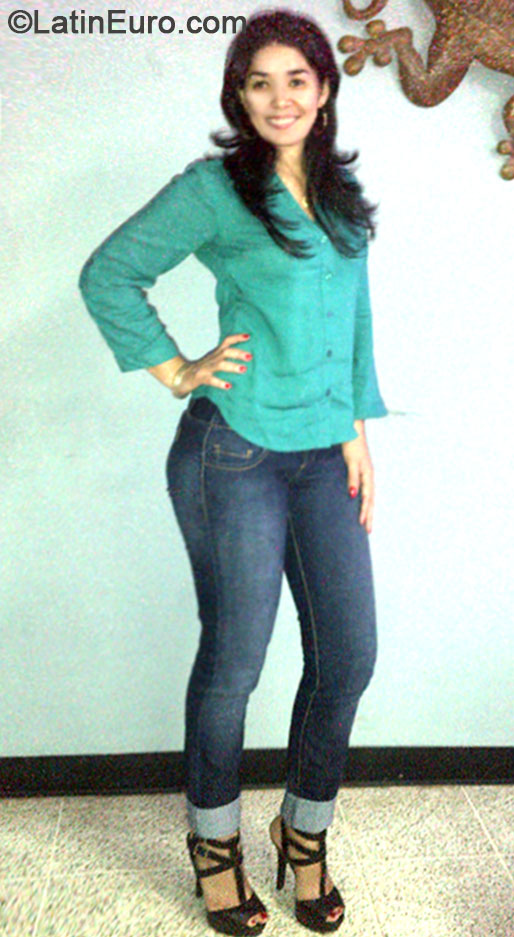 Date this good-looking Honduras girl Yaneth from San Pedro Sula HN1188