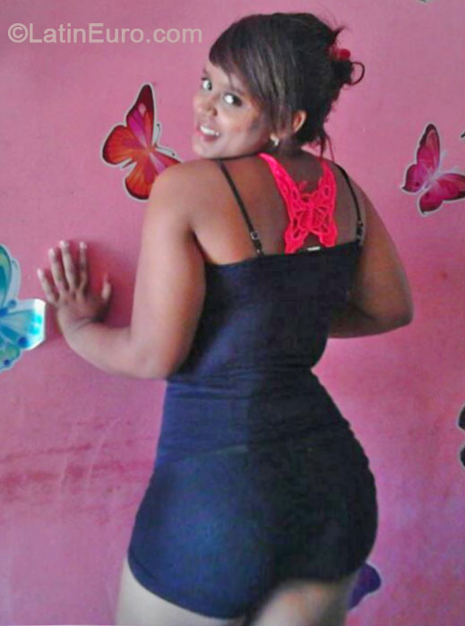 Date this nice looking Colombia girl Maria from Guajira CO16021