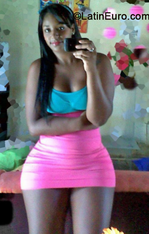 Date this hard body Colombia girl Kelly from Cali CO16028