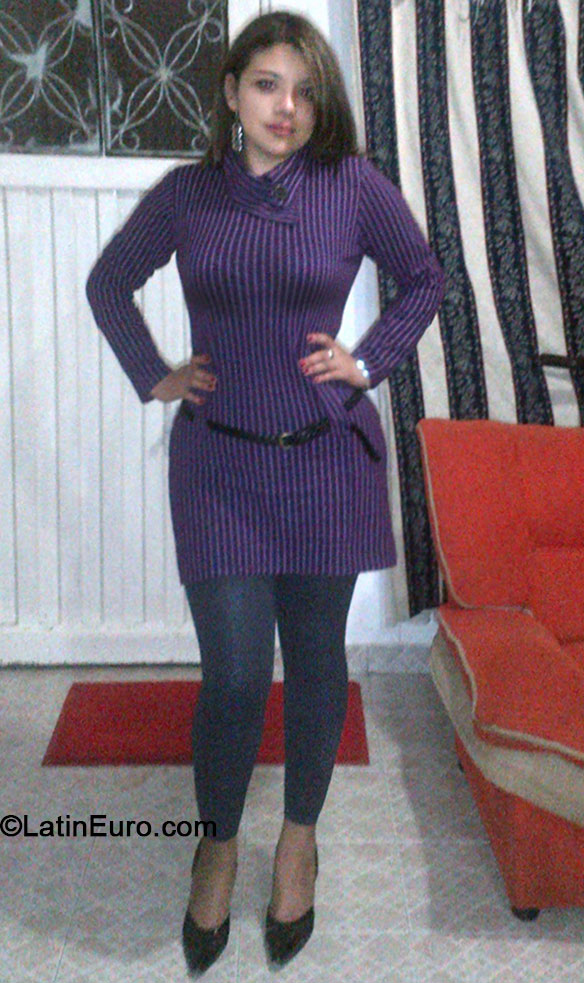 Date this sultry Colombia girl YESENIA from Bogota CO16038