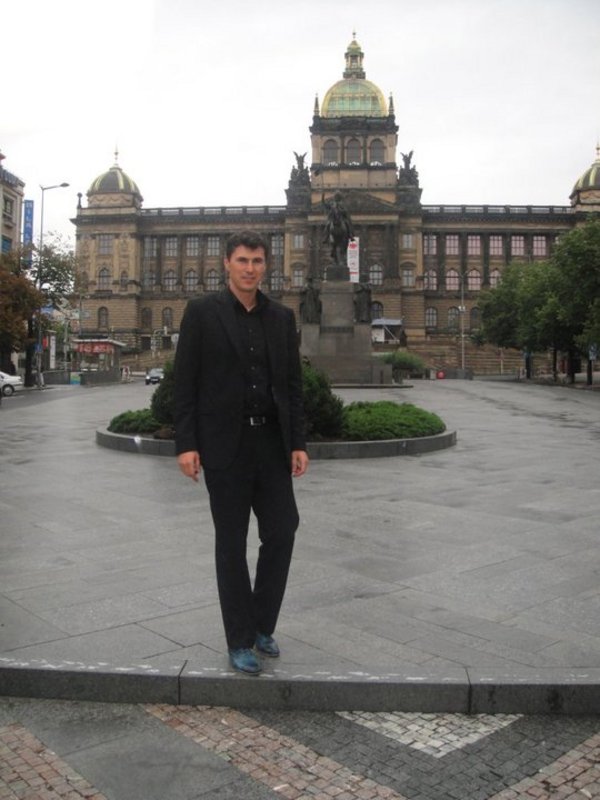 Date this attractive United Arab Emirates man Cruz_FakeProfile from Dubai CH124