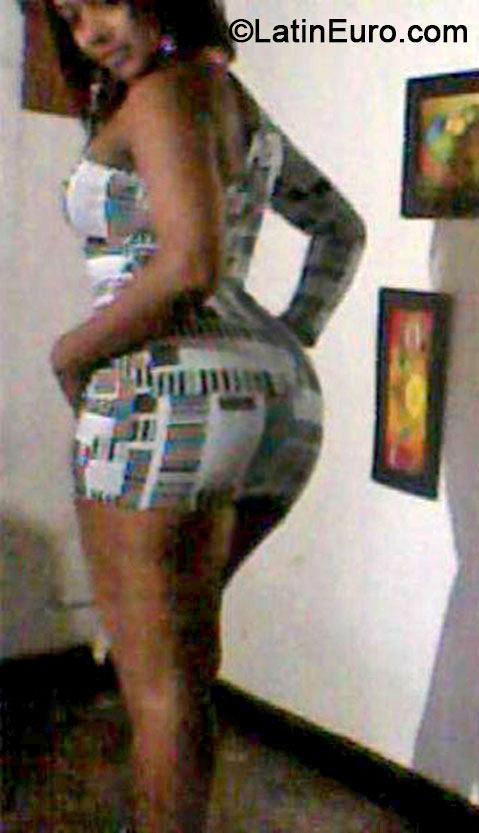 Date this happy Colombia girl Alba from Cali CO16130