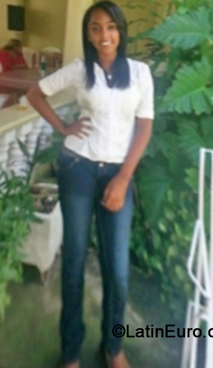 Date this sultry Dominican Republic girl Ana hernandez from Santiago DO23111
