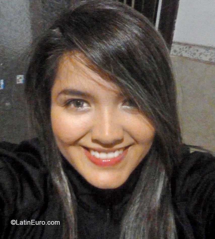 Date this attractive Colombia girl LEIDI from Cali CO16267