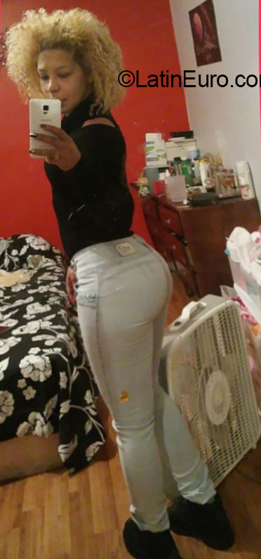 Date this pretty United States girl Daiana from New York US15595