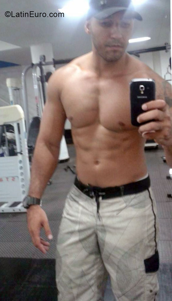 Date this fun Brazil man Fabio from Vitoria BR9121